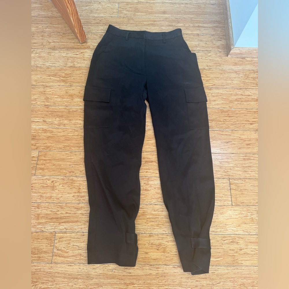 Aritzia Black Straight-Leg Cargo Pants - Picture 3 of 3